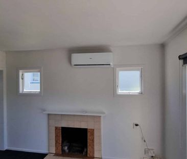 Large 5 bed, 2 lounge home, pets ok, fully fenced - Photo 1