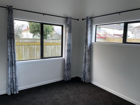 WOW on Worcestor! - Photo 3