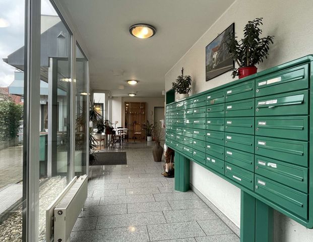 KR-HÜLS - FÜR SENIOREN - HELLE WOHNUNG MIT EINBAUKÜCHE - BALKON - AUFZUG - GARTEN - Foto 1