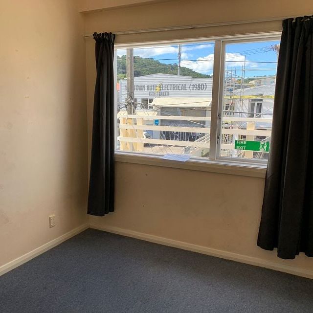 Charming 3BR Newtown Flat for Rent,no lounge - Photo 1