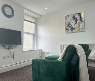 4 Bed Maisonette, Two Mile Hill Road, BS15 - Photo 2