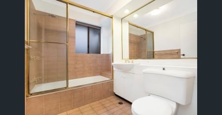 3 STOREY TERRACE:3 BED 2 BATH 2 CAR Large courtyard, in established MIRVAC Complex - Photo 5