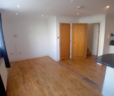2 bedroom maisonette to rent - Photo 2
