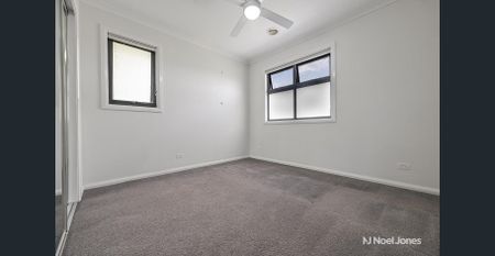 FANTASTIC FIND IN CENTRAL LOCATION - Photo 3