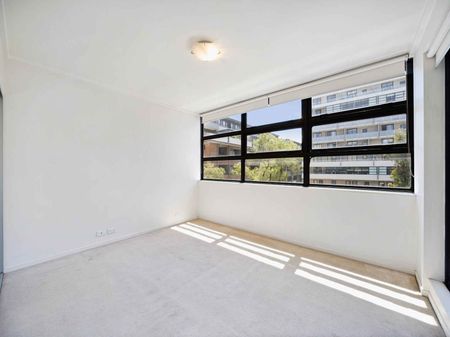 MODERN & SPACIOUS - Photo 5