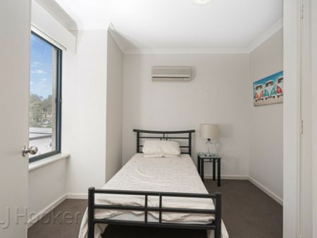 44/11 Regal Place, East Perth - Photo 2