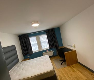 Room in a Shared Flat, Slater Street, L1 - Photo 1