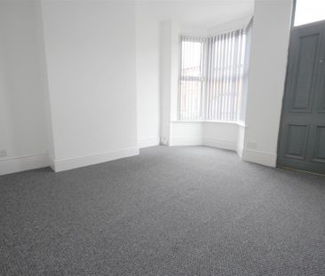 3 Bedroom House - Terraced To Let - Photo 4