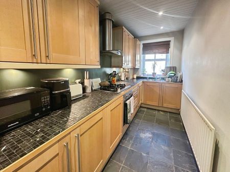 2 bedroom terraced house to rent - Photo 4