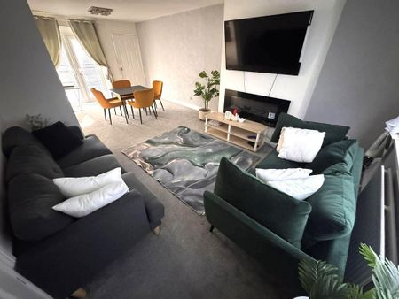 4 bedroom terraced house to rent - Photo 2