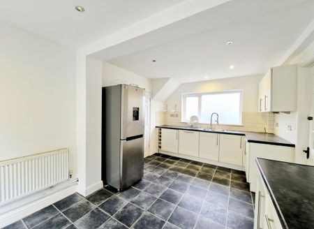 3 bedroom semi-detached house to rent - Photo 3
