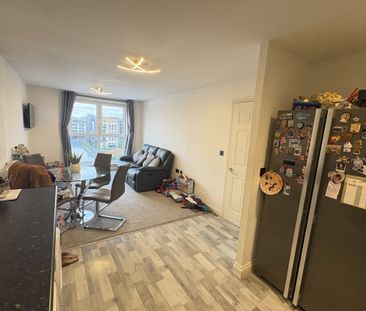 Edinburgh Gate - Photo 3