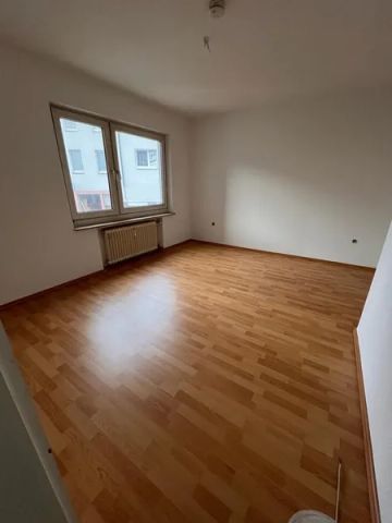 Sehr schöne 3 Zimmer-Wohnung mit Balkon und innen liegendem Wannenbad in EssenWest/Frohnhausen - Photo 3