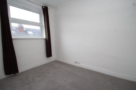 4 bedroom terraced house to rent - Photo 4