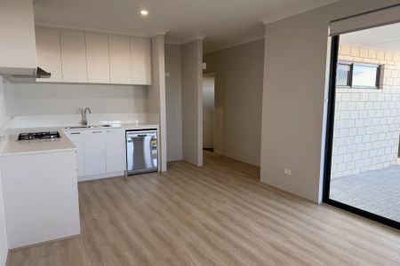 Stylish, Easy-Care Unit Close to the Beach - 2 Bedrooms, 1 Bathroom - Photo 3