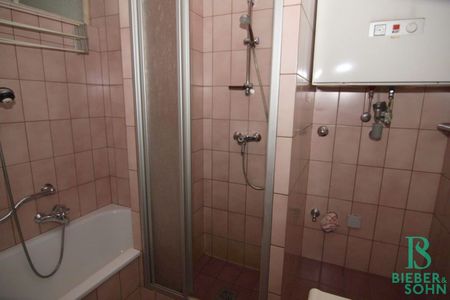 Blick ins Grüne! Zentrumsnahe Loggia-Wohnung – WG geeignet! Garagenplatz! - Photo 4