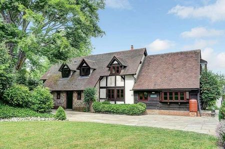 Little Acorns, Chinnor Road, Bledlow Ridge, High Wycombe, Buckinghamshire, HP14 - Photo 5