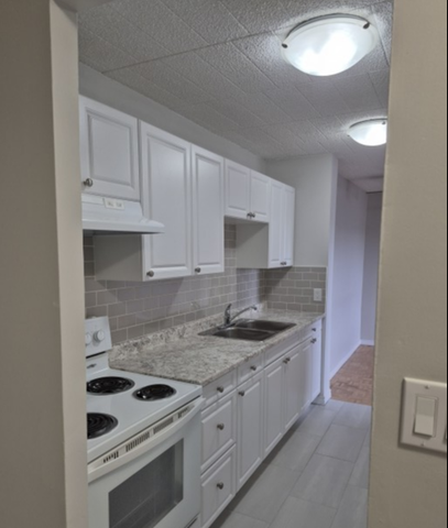 259 Dunlop Street West, Barrie - Photo 2