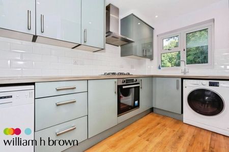 Pagette Way, Badgers Dene, GRAYS - Photo 5