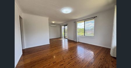 Beautifully Renovated 4-Bedroom Family Home in a Quiet & Convenient Location! - Photo 3