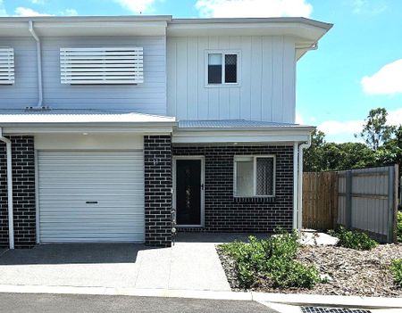 AVAIL 15/12/2025 - 3 BED 2BATH TOWNHOUSE - FULLY DUCTED AIR & A LAWNED BACKYARD OVERLOOKING PARK - Photo 4