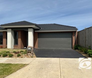 FAMILY HOME WITH MODERN FEATURES – IDEAL LOCATION - Photo 4