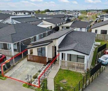 Chic 3BR Karaka Townhouse w/ Deck! - Photo 4