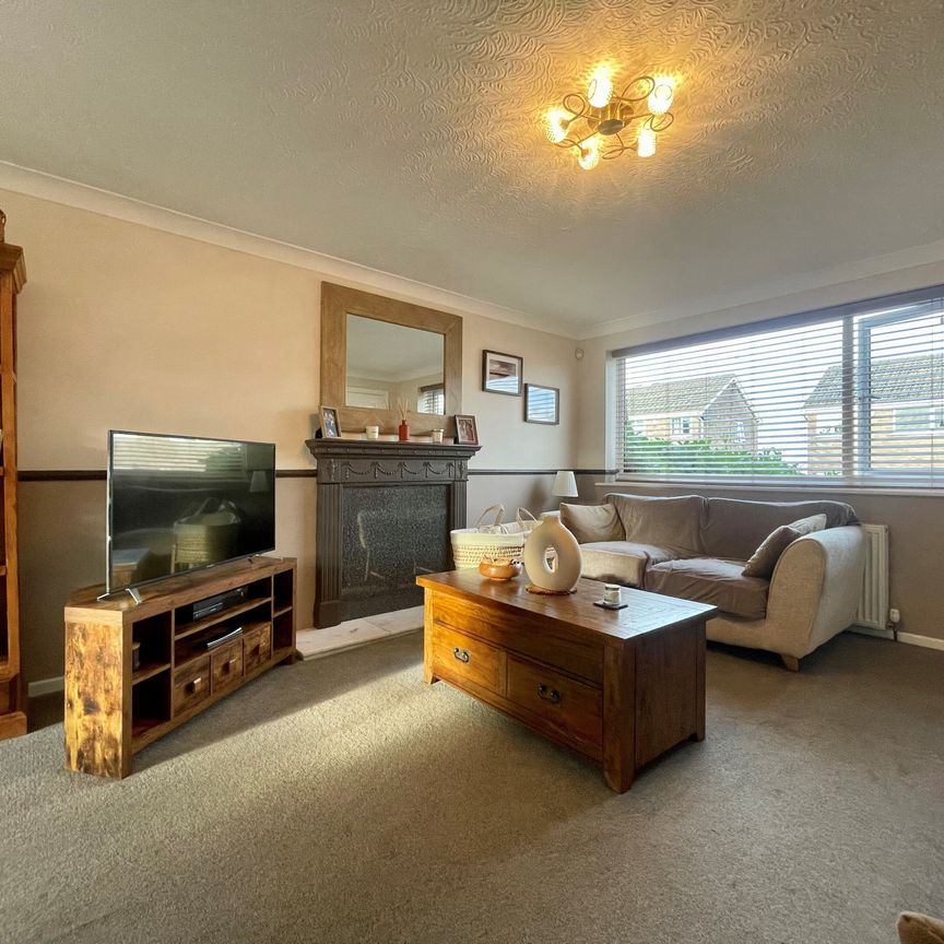 Daisy Hill Avenue, Leeds, Morley - Photo 1