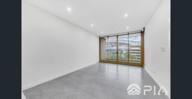 Stunning designer apartment for lease NOW! - Photo 1