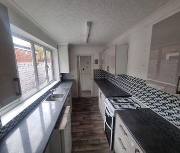2 bedroom terraced house to rent - Photo 3