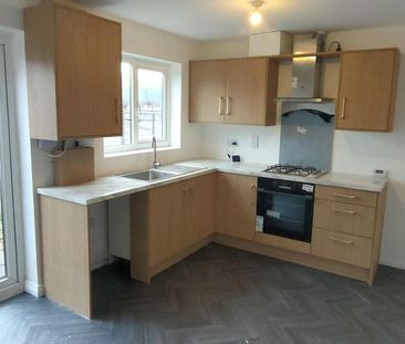 3 bedroom semi-detached house to rent - Photo 6