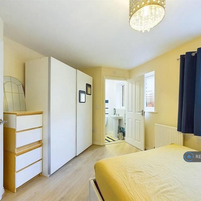 1 bedroom in a house share to rent - Photo 1