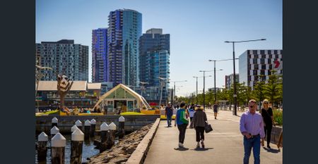 Two Bedroom Apartment at the Heart of Docklands - Photo 2