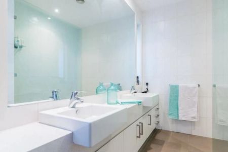 FAMILY HOME IN BEAUMARIS SECONDARY COLLAGE SCHOOL ZONE! - Photo 5