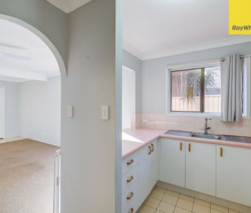 Spacious 2-Bedroom Townhouse in Prime Location - Photo 6