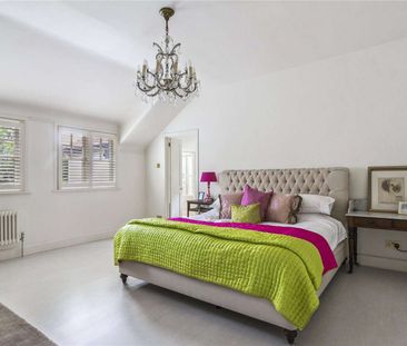 Attractive Edwardian family home, full of character and charm occupying an ideal location. - Photo 4