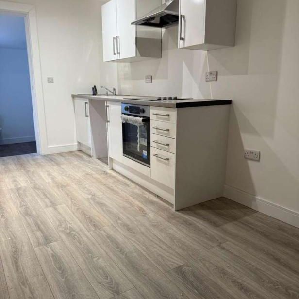 Halliwell Road, Bolton, BL1 - Photo 1