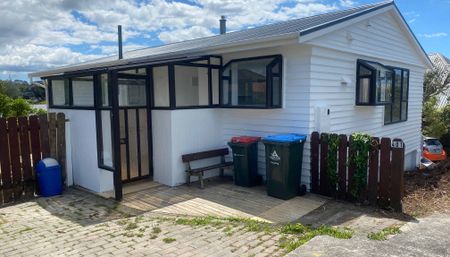 Hillsborough - 4 bedrooms plus huge rumpus - Photo 4