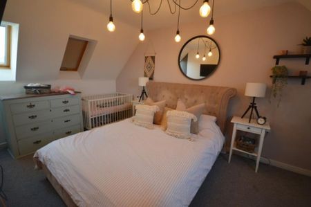 18 Whitehead Grove - £1,025 pcm - Photo 3