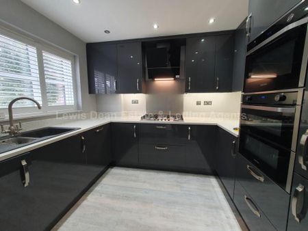 3 bedroom terraced house to rent - Photo 5