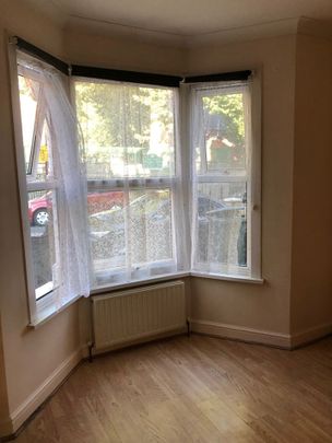 2 Bed Flat, London, E13 - Photo 1