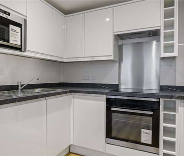 One bedroom newly refurbished property in an excellent location. - Photo 1