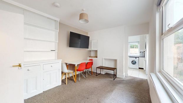 6 bedroom house to rent - Photo 1