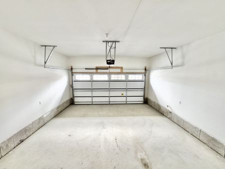 For Lease - 48 Gretzky Avenue, Barrie, Ontario - Photo 2