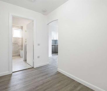 Bader Gardens, Slough, SL1 - Photo 3