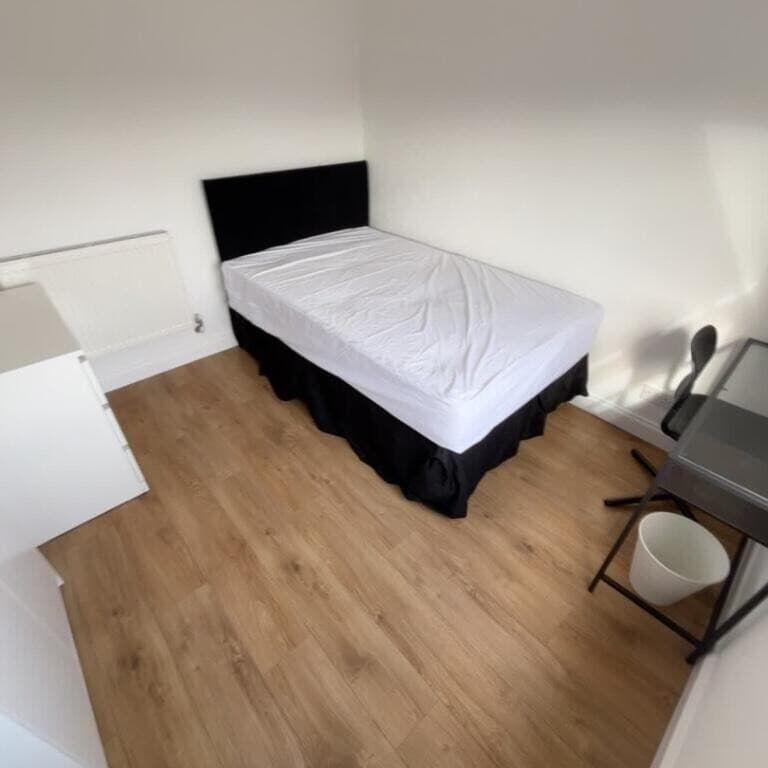 Berkeley Close, Filton - Photo 1