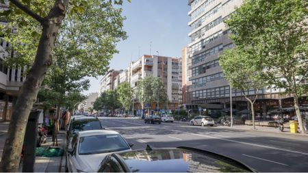 Gorgeous room with a private terrace in Madrid. - Photo 5