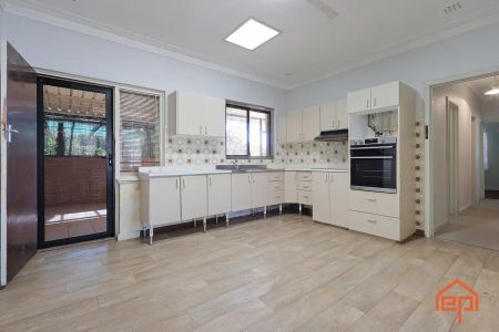 “Cosy home in great location” - Photo 2