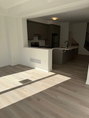 For Lease - 59 PEAREN Lane, Barrie, Ontario - Photo 1