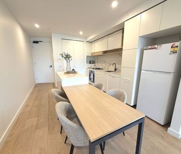 Fully Furnished 2-Bedroom Apartment in the Heart of Ivanhoe - Photo 3